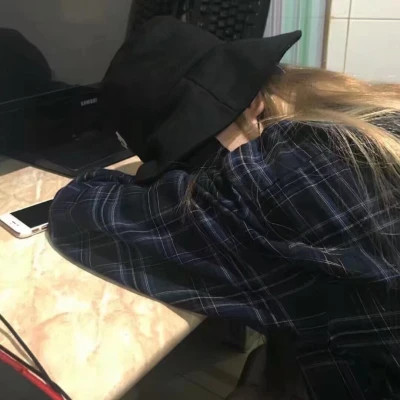 emo感满满的女生头像图片