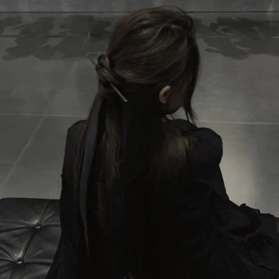 emo感满满的女生头像图片