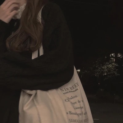 emo感满满的女生头像图片