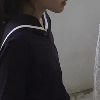 emo感满满的女生头像图片