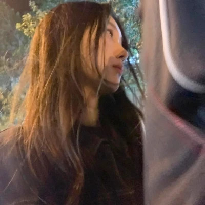 emo感满满的女生头像图片