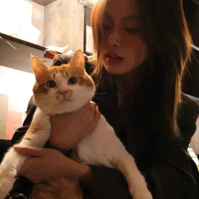 emo感满满的女生头像图片