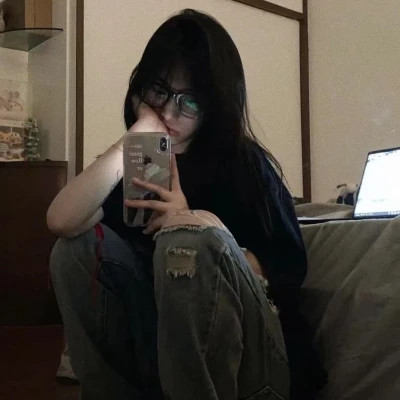 emo感满满的女生头像图片