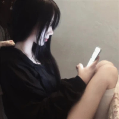emo感满满的女生头像图片