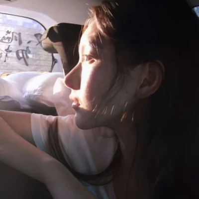 emo感满满的女生头像图片
