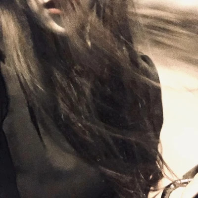 emo感满满的女生头像图片