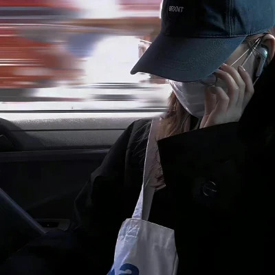 emo感满满的女生头像图片