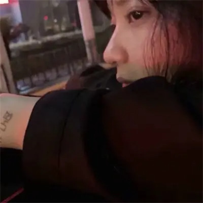 emo感满满的女生头像图片