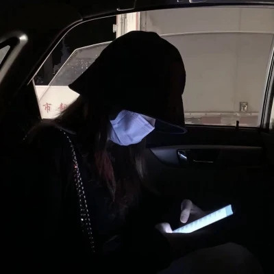emo感满满的女生头像图片