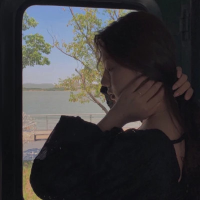 女生emo感拉满的头像图片