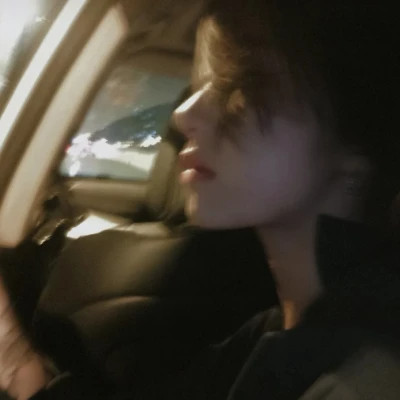 女生emo感拉满的头像图片