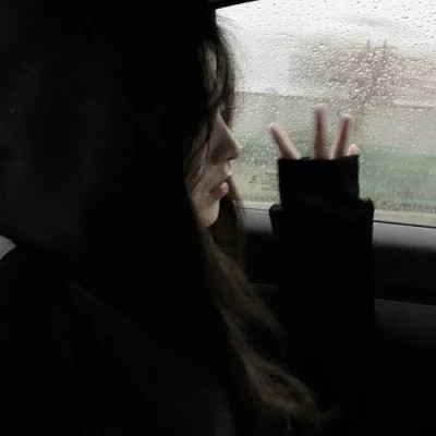 女生emo感拉满的头像图片