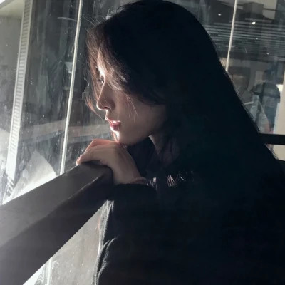 女生emo感拉满的头像图片