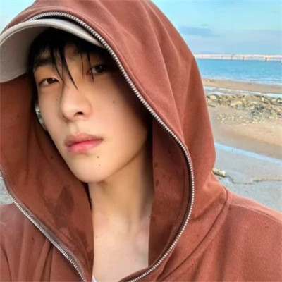 最新真人男头推荐