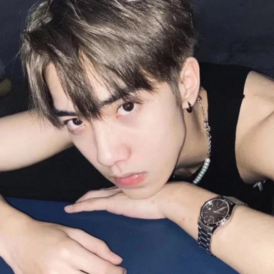 最新潮流真人男头