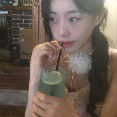 氛围感好看的女生头像图片