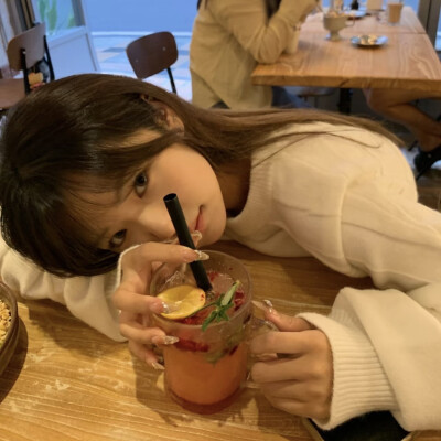 酷酷的女生头像图片