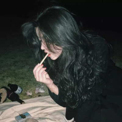 冷酷女生头像图片