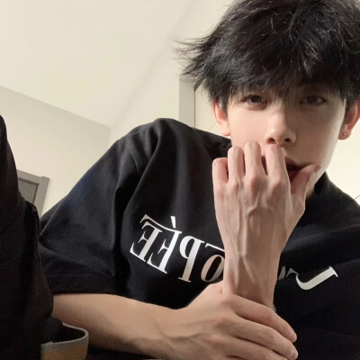 冷淡男生头像图片