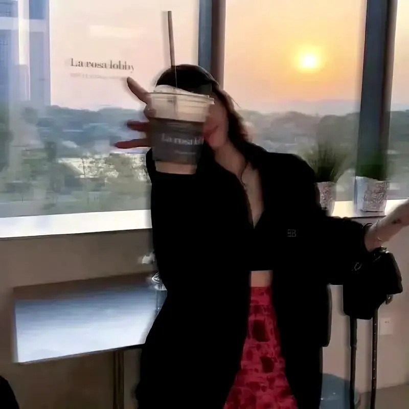 女生秋天氛围感头像图片