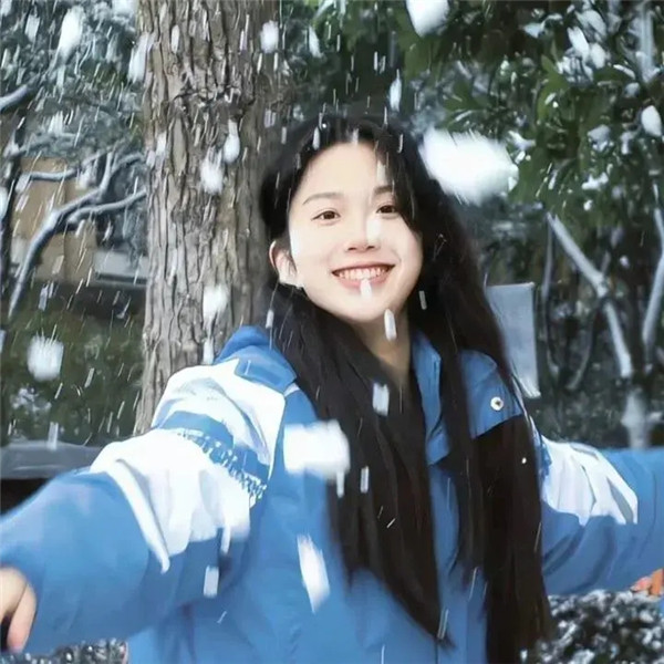 冬季女生头像图片