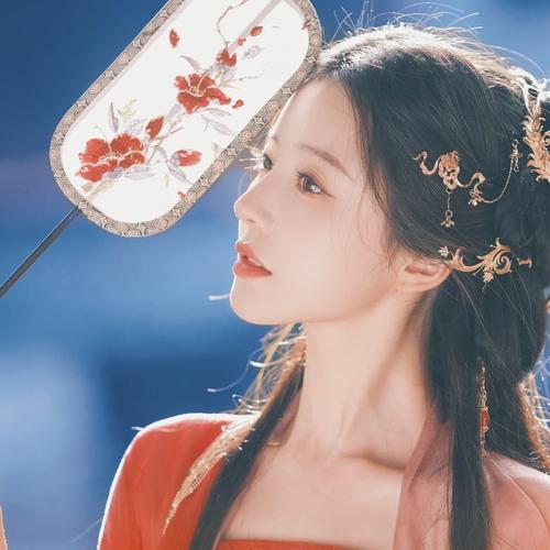 2025年最受欢迎的微信女头像图片