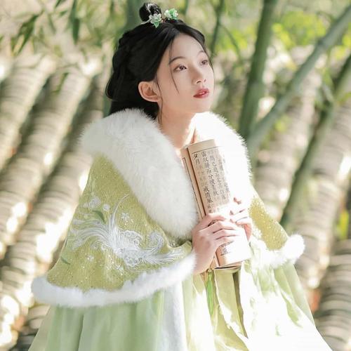 2025年最受欢迎的微信女头像图片
