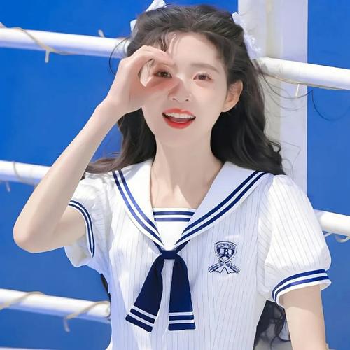 2025年最流行女生微信头像图片