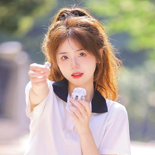 2025年最流行女生微信头像图片