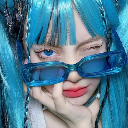 2025年最流行女生微信头像图片