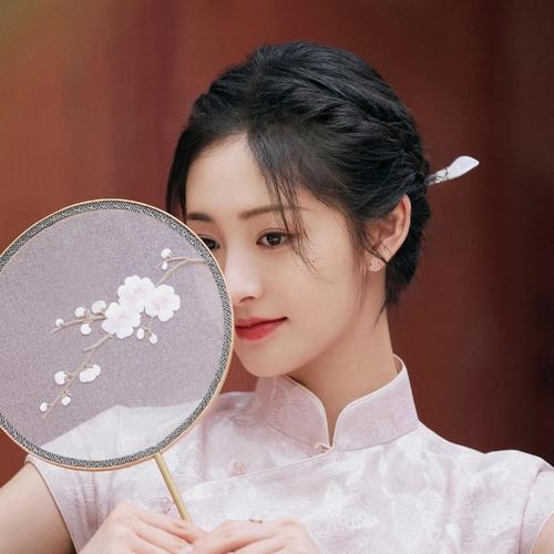 2025流行最新款最热门女生头像图片