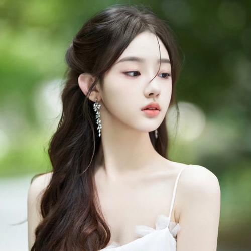 2025流行最新款最热门女生头像图片