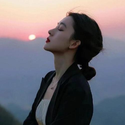 2025流行最新款最热门女生头像图片