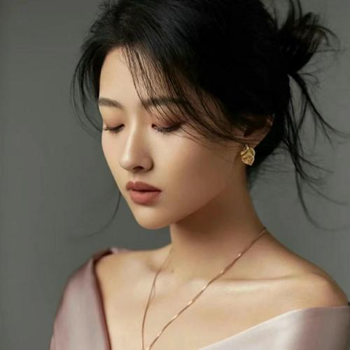 2025流行最新款最热门女生头像图片