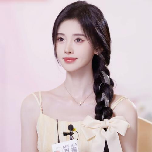 2025年最热门的女微信头像推荐