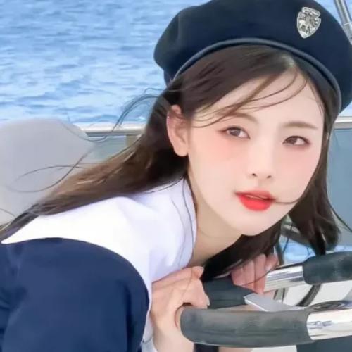 2025年最热门的女微信头像推荐