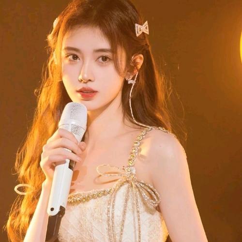 2025年最热门的女微信头像推荐