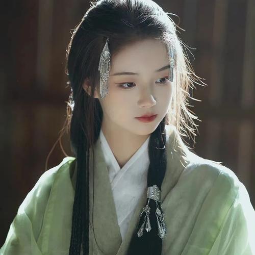 最新版女微信头像2025年最新潮流