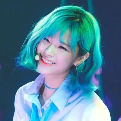 最新版女微信头像2025年最新潮流