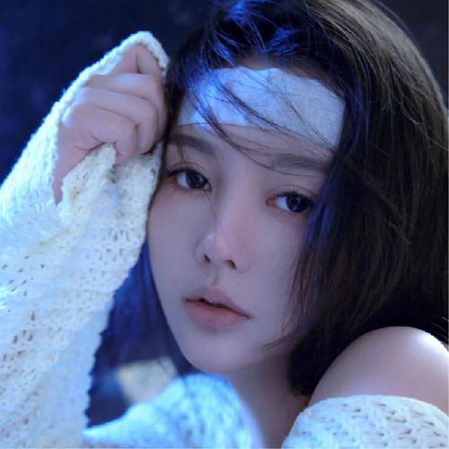 2025年最新最热的适合美女用的头像图片