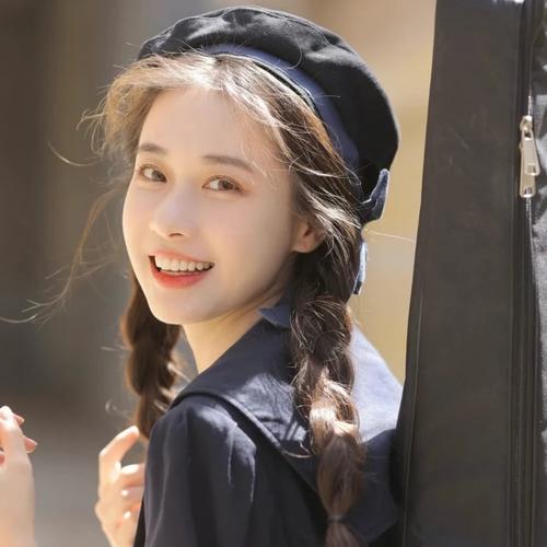 2025年最新最热的适合美女用的头像图片