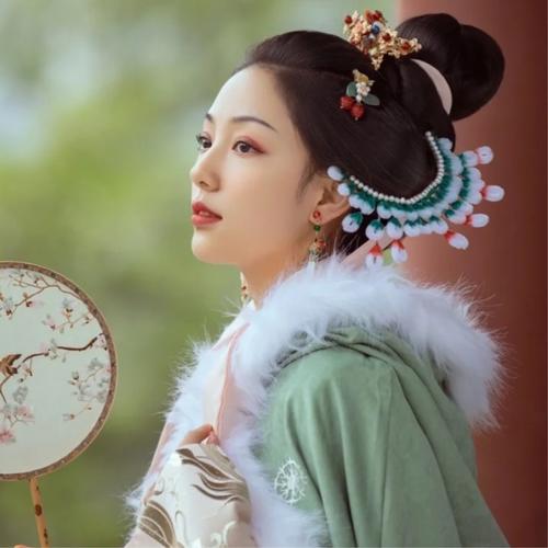2025最火高颜值美女头像图片