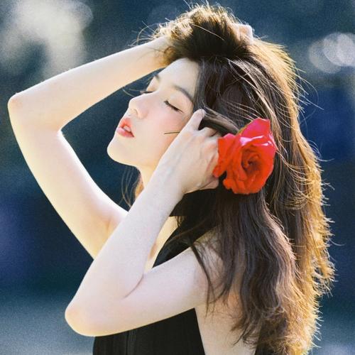 2025最火高颜值美女头像图片