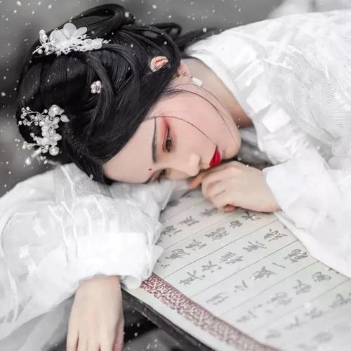 2025最新款微信头像女生图片