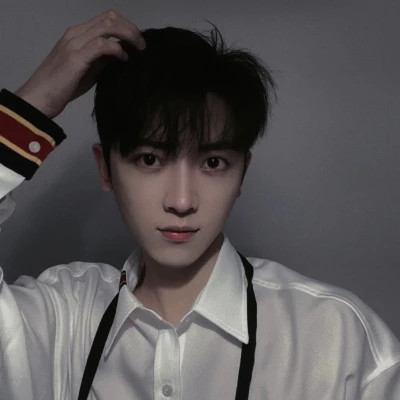 优雅帅气的男生头像图片