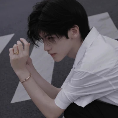 优雅帅气的男生头像图片