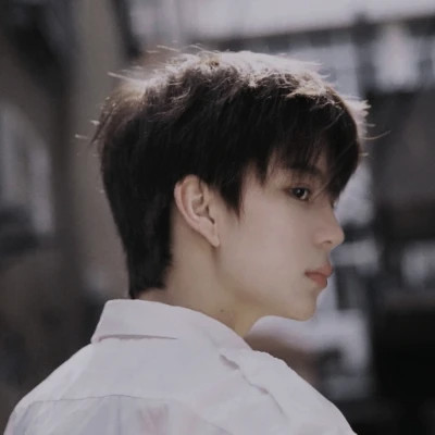 优雅帅气的男生头像图片