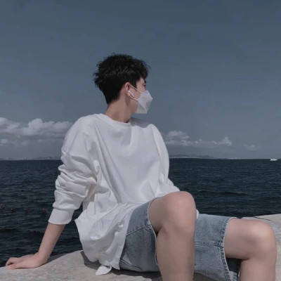 优雅帅气的男生头像图片