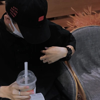 优雅帅气的男生头像图片