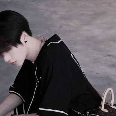 优雅帅气的男生头像图片